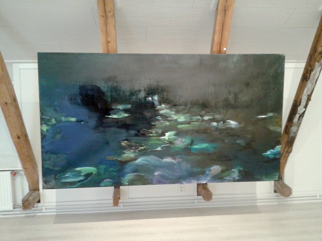 Målningar som onekligen behöver utrymme. Den här var kanske två meter bred.