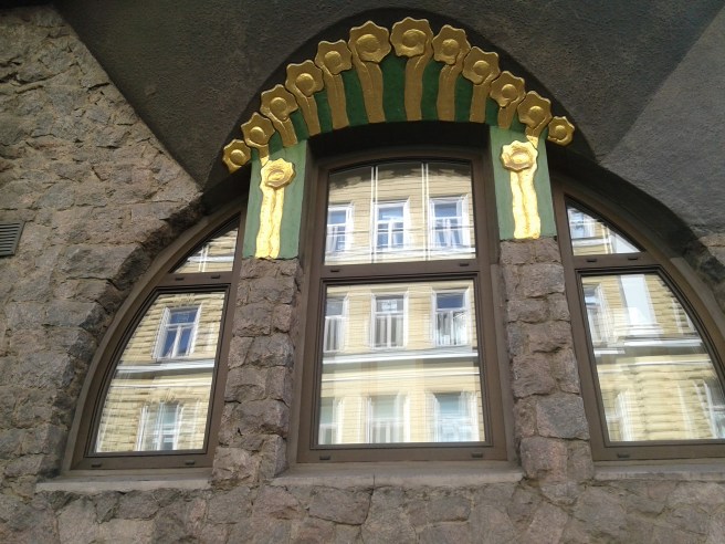 Många fina fönster i ett speciellt fönster.