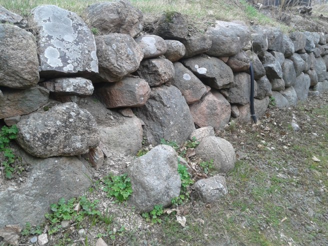 Den här muren finns bakom redaktionshuset där jag jobbar.