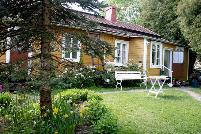Familjen Engström-Tola har visat huset också på evenemanget Lovisa Historiska hus men nu är det den stora trädgården som är öppen.