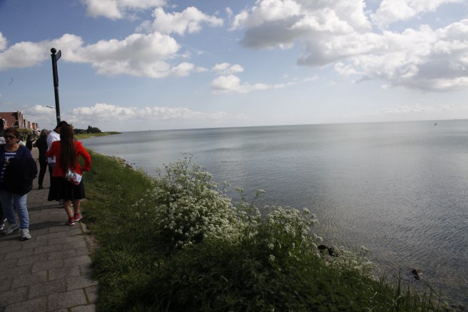 Ijseelmeer, en på konstgjord väg skapad insjö. Ser ju ut som ett hav men förbindelsen till havet finns inte mer.