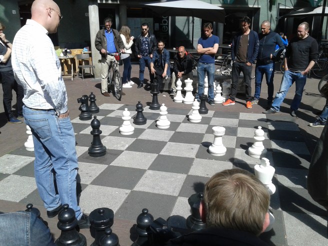 Schackspel på gång på Leidseplein.