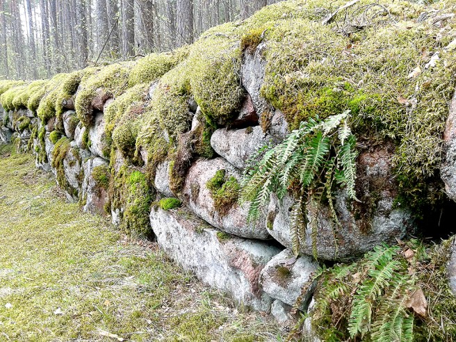 Och avslutningsvis en del av muren som omgärdar gamla kyrkogården.