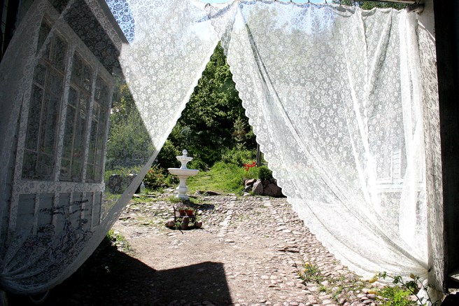 Så här välkomnas man till Vackerbacka vid Saltbodtorg.