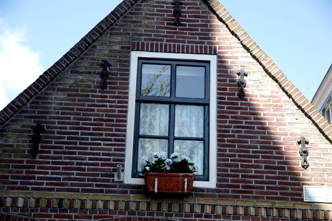 I fiskebyn Volendam utanför Amsterdam fanns massor av fina fönster, här är ett av dem.