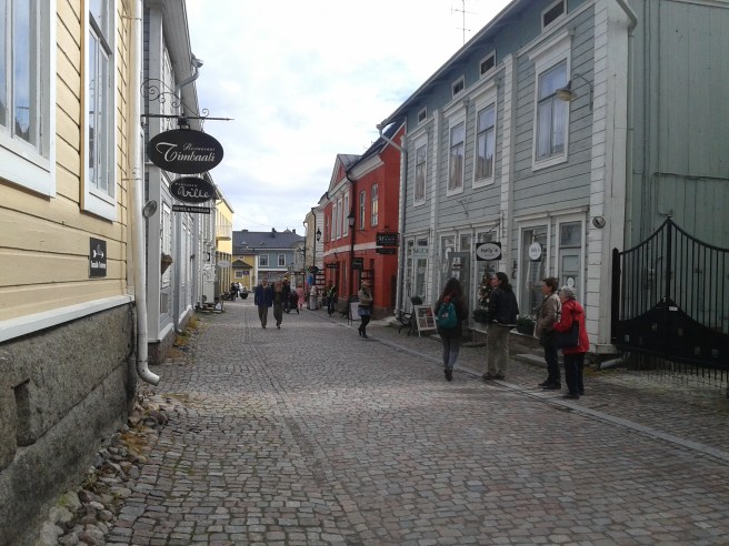 Regn hade utlovats och skurar kom, men vi lyckades alltid sitta inne och äta just då :-)