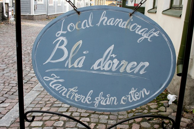 Skylten till en av många härliga hantverksaffärer i gamla stan.