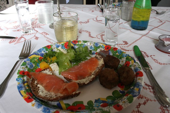 Midsommarmat och snaps.