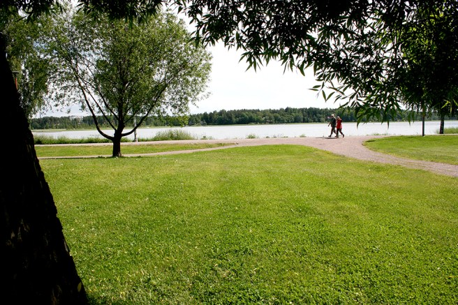 Strandparken i Lovisa är stor och fin med utsikt över viken.
