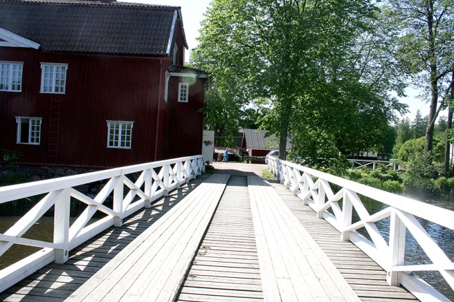 En av flera broar på området har snyggats upp.