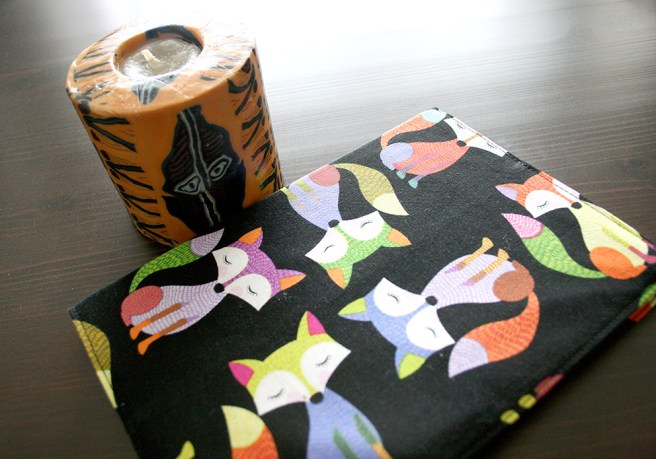 Köpte en dagbok med vacker handsydd pärm. Ljuset är från Afrika och ska brinna så det blir som en lykta då skalet blir kvar.