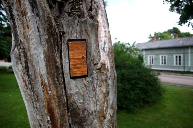 Du som känner Lovisa kan säkert räkna ut var den här skylten finns.