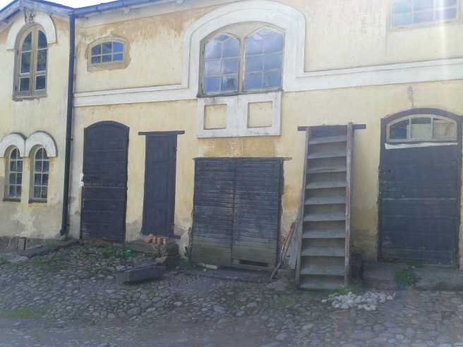 Ni som följt min blogg länge vet att jag gillar sådant som är gammalt och lite slitet men som ändå inte förfallit helt.