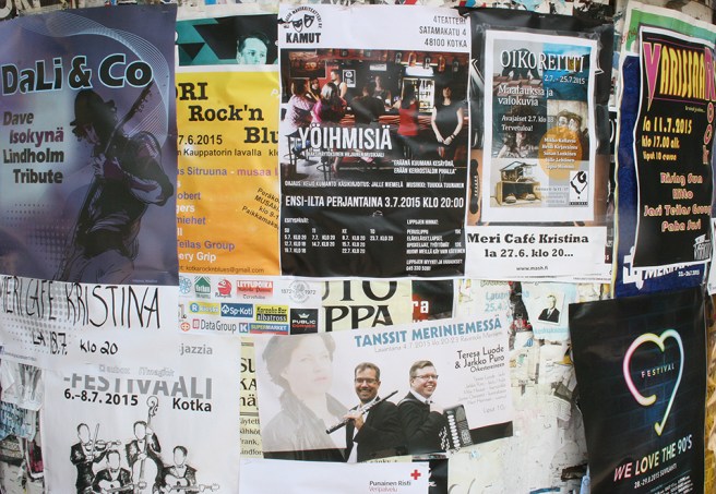 Det här är ju inga skyltar men affischer och dekaler lär också duga i "Skyltsöndag".