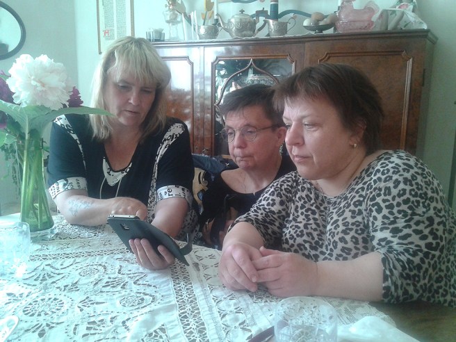 Vi träffas minst ett par gånger per år.