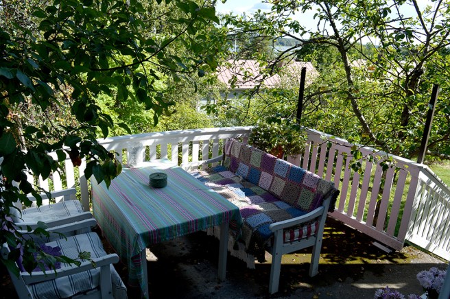 Terrassen är hur inbjudande som helst. Kolla vyn över Lovisaviken!