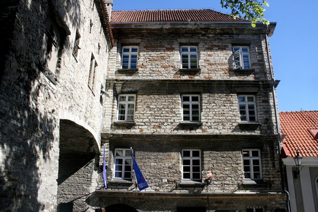 Har svårt att välja mina favoriter bland alla fasader och vill inte bränna av alla i ett enda inlägg så därför blir det en blandad kompott.