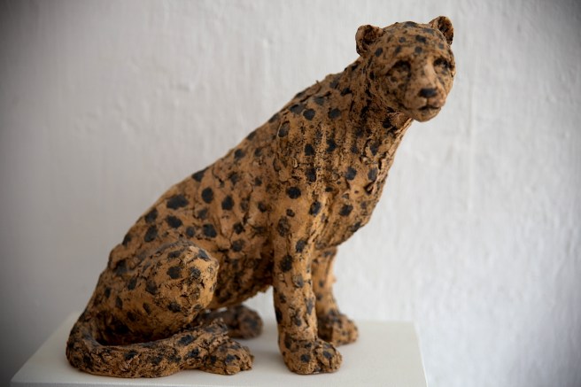 Konstnären är en mästare på uttrycksfulla ansikten, både då det gäller människor och djur.