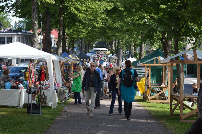 Rätt svårt att fotografera vimmel, verkligen visa hur mycket folk som besökte bland annat producenternas marknad.
