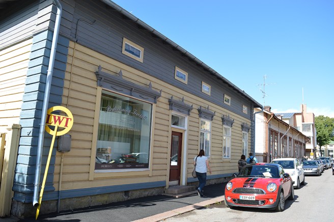 Från Drottninggatan ser huset ut så här.