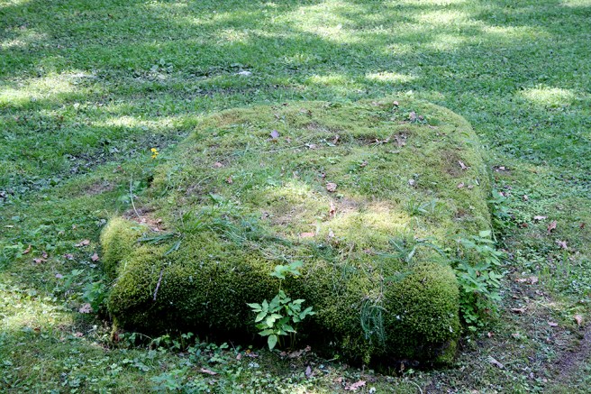 En av mina favoritstenar, som ett stort bord utan ben.