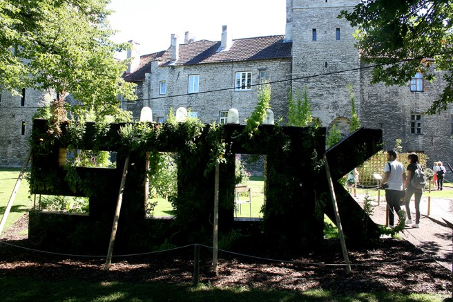 Något slags konstverk i en av parkerna.
