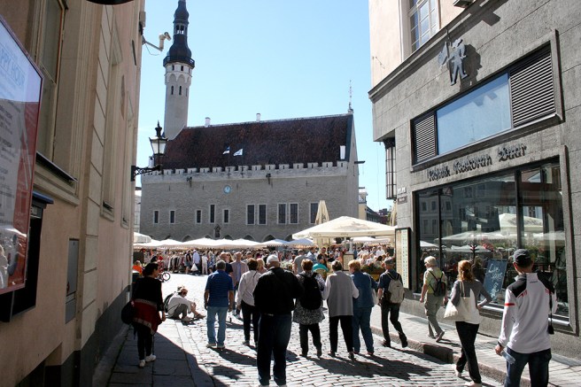 På fredag var här marknad och mera folk.