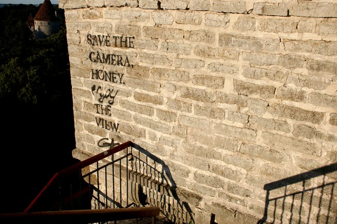 Behöver knappast säga det - men jag älskar gamla murar. Och kloka ord.