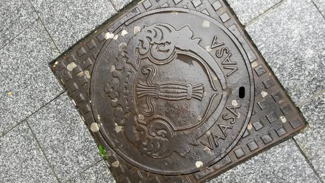 Ett vackert brunnslock från Vasa i Österbotten.