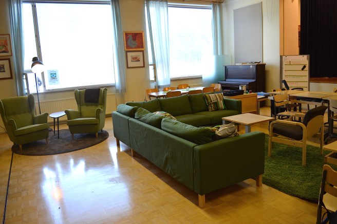 I den gamla gymnastiksalen finns också plats för en klass, och det som kallas hela skolans vardagsrum.