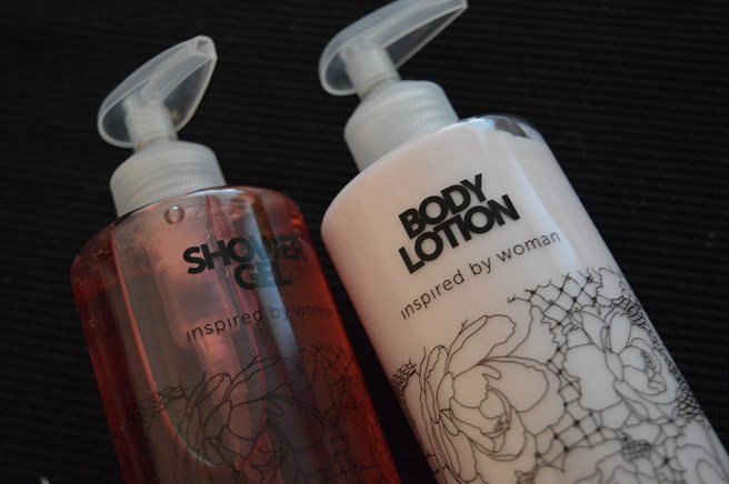 Duschkräm och lotion med milda dofter.