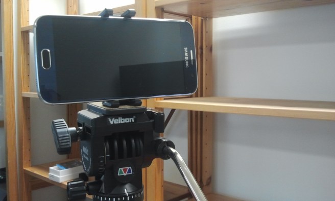 Kameran behöver inte vara större än så här. Den här tar otroligt skarpa bilder och filmsnuttar.