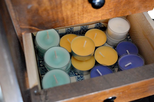 Fyllde på lagret med små värmeljus. De doftar bland annat lavendel och persika.