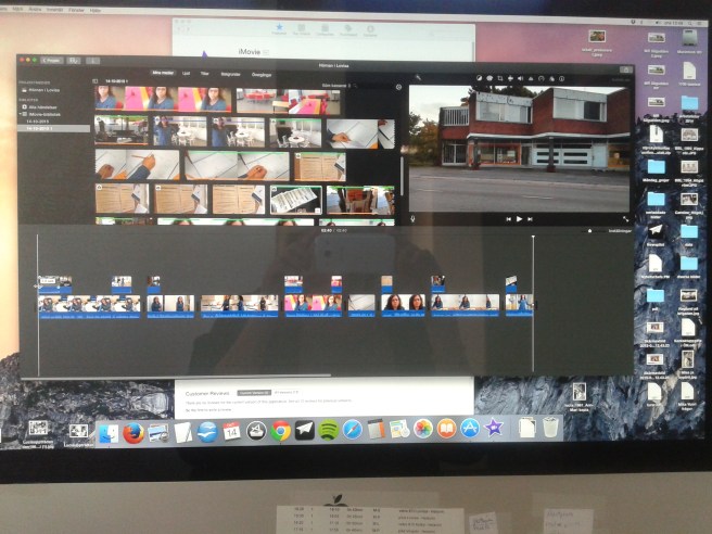 Här håller jag på att editera mitt första videoinslag.