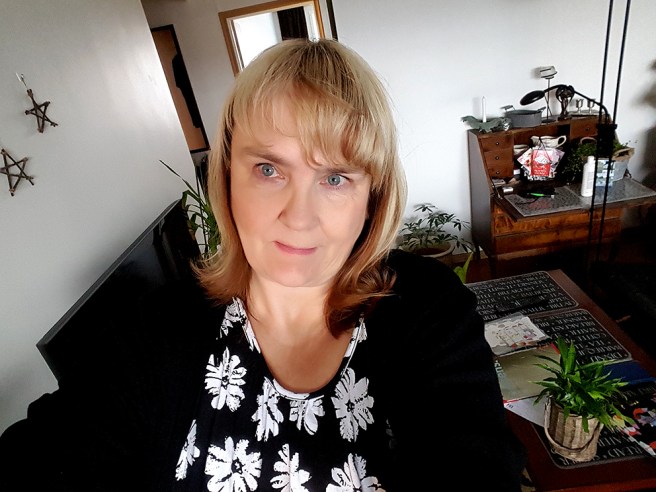 Man kan ju inte se normal ut då man tar bilder på sig själv :-)