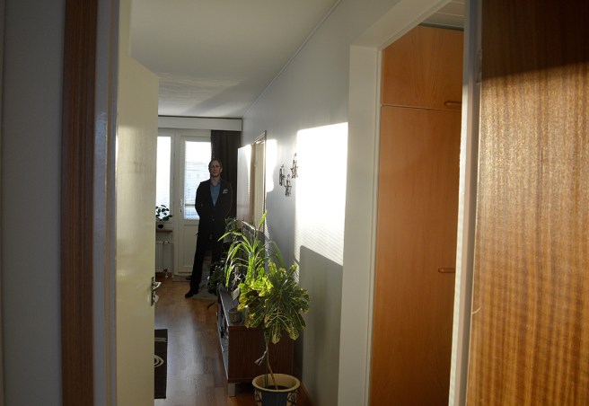 Halva lägenheten badade i kvällssolen.