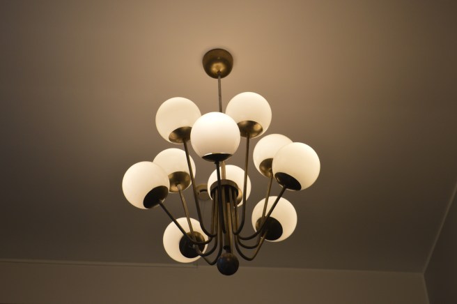 En lampa i jubilerande Kulturhuset Grand i Borgå.