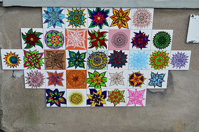 En del av en stenfot till ett hus på Ågatan i Borgå.