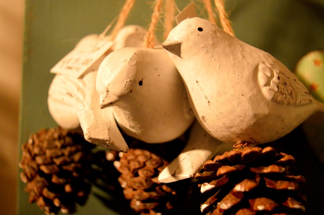 Julprydnader från julhemsdagarna. Inget jag köpte med mig hem, men ändå en stil jag gillar.