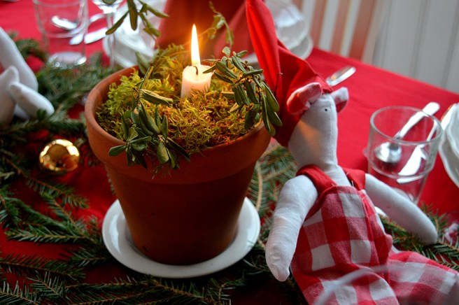 ... och tittar man närmare på bordet hittar man fina dekorationer.