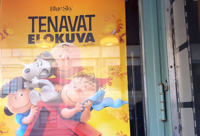 Valde att se den film där Snobben och hans vänner talade svenska fastän reklamen här är finsk.