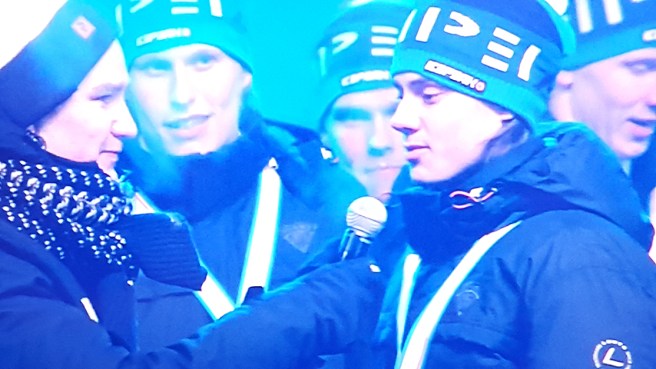 Min personliga favorit Sebastian Aho (till höger) intervjuas.