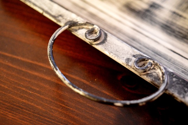 Detaljstudie av brickan.