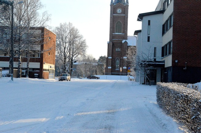 Längs Chiewitzgatan mot kyrkan och därifrån till höger mot Sibeliusgatan.
