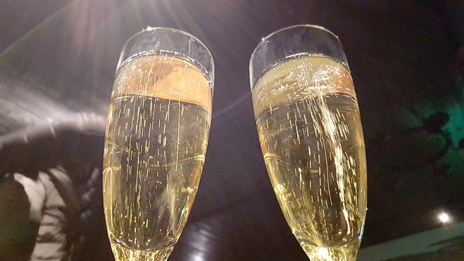 Det nya året skålades in med några glas mousserat.