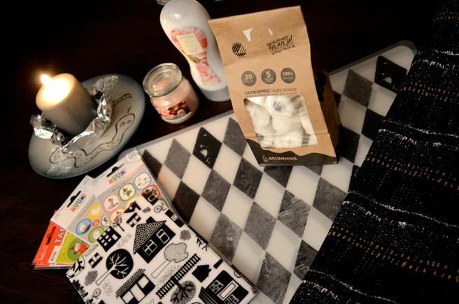 Svårt att se vilka färger jag gillar? Eller nyanser? Grått, brunt, vitt , svart :-) Och Muminmotiv.