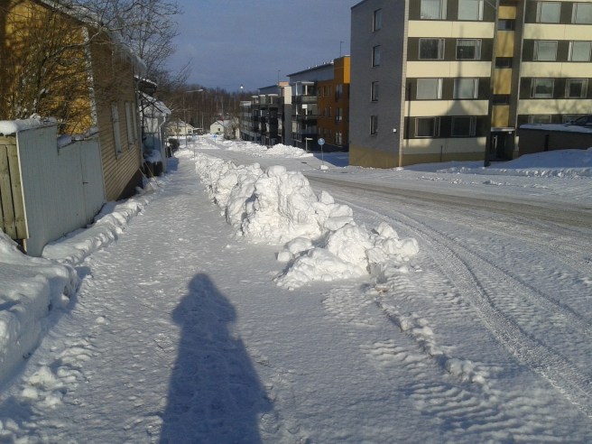 Jag känner solen värma min rygg.