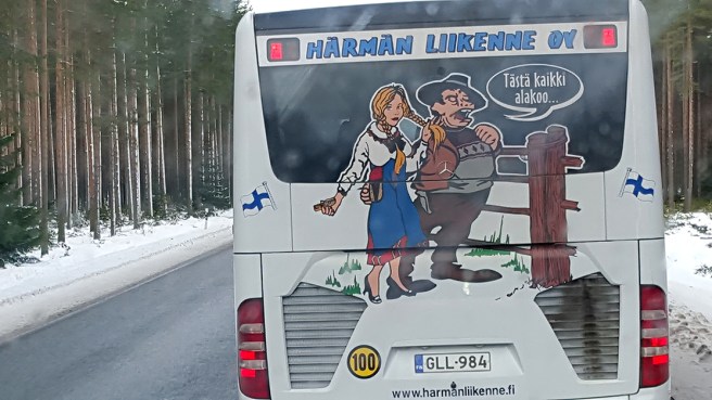 På samma resa hade vi den här bussen framför vår på vägen.