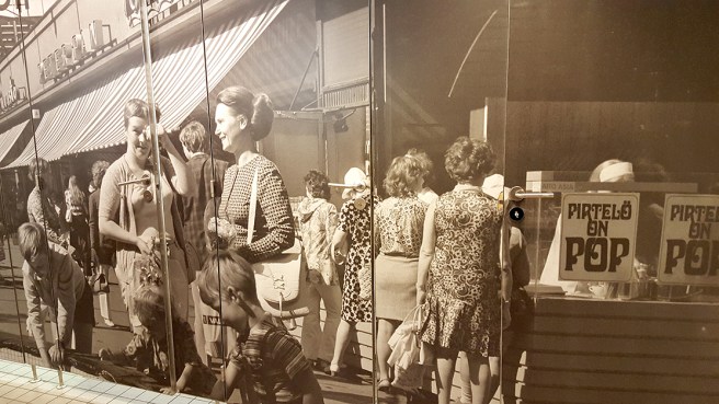 Dörrarna i en av Forums allmänna toaletter för damer.