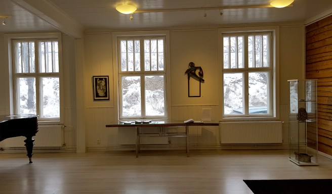 Säga vad man säga vill om allt, men renoveringen blev lyckad, tycker jag. Att snöhögarna på sluttningen utanför är fula är sedan en annan sak :-)